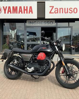 Moto Guzzi V7 III Versione speciale CARBON NU...