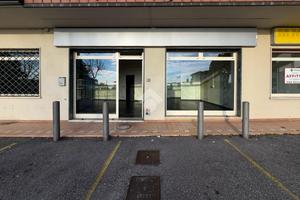 NEGOZIO A PADENGHE SUL GARDA