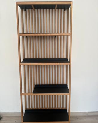 Libreria in stile scandinavo e industriale
