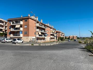 Trilocale luminoso, Colle degli Abeti. Via Liberti