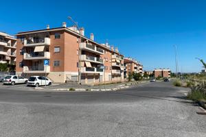 Trilocale luminoso, Colle degli Abeti. Via Liberti