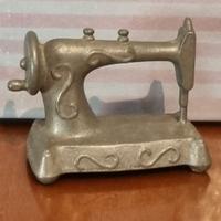 Sewing Machine 576177 Miniature Vintage