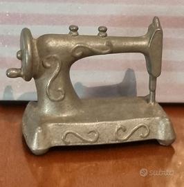 Sewing Machine 576177 Miniature Vintage