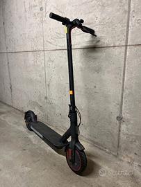 Monopattino elettrico 25kmh con ruote a nido d'ape