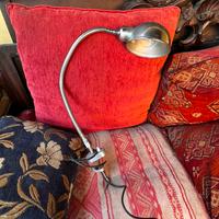 Lampada da tavolo industriale