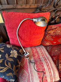 Lampada da tavolo industriale