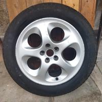 6 ruote complete con cerchio in lega Alfa Romeo 