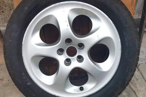 6 ruote complete con cerchio in lega Alfa Romeo 