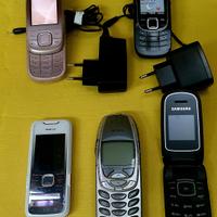 Set di telefoni Nokia e Samsung.