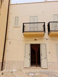 Selinunte unita' immobiliare 5 vani in centro