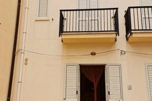 Selinunte unita' immobiliare 5 vani in centro