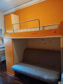Cameretta singola con letto a soppalco