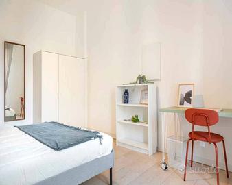 Stanza in appartamento di 140 m² a Milano