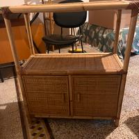 Cassettiera, mobiletto e libreri in vimini