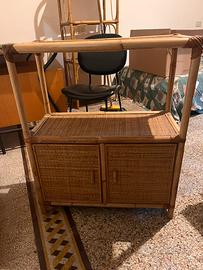 Cassettiera, mobiletto e libreri in vimini