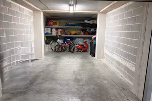 POSTO AUTO COPERTO IN BOX VIA LATERZA - BARI