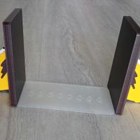 Reggilibri in legno con gufi laureati