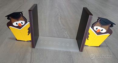 Reggilibri in legno con gufi laureati