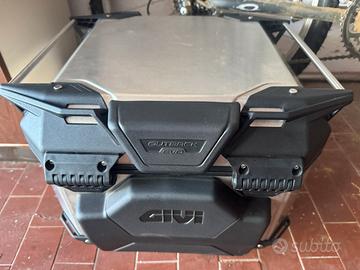 bauletto Givi con piastra e cuscino