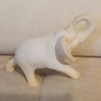 Elefante in polvere di alabastro 