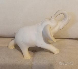 Elefante in polvere di alabastro 