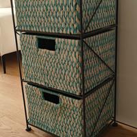 mobiletto bianco e azzurro