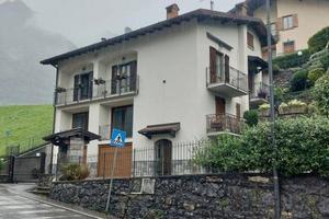 Immobile in asta di 100 m² con 2 locali e box auto