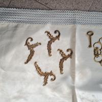 fregi  in ottone dorato