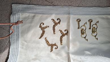 fregi  in ottone dorato