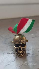 Rarissima medaglia a forma di teschio