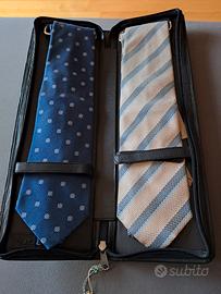 Cravatte e porta cravatte 