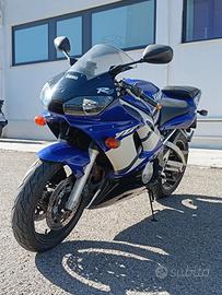 Moto Yamaha YZF-R6