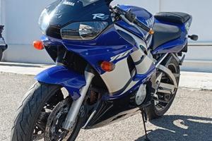 Moto Yamaha YZF-R6