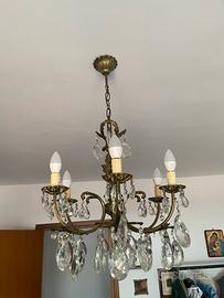 Lampadario con gocce di cristallo