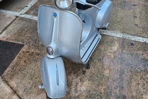 vespa 50 restaurata con libretto originale 