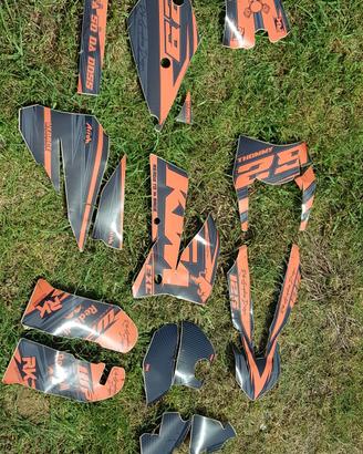 grafiche ktm + pezzi in carbonio 