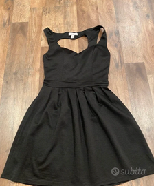 Abito strutturato con cut out a cuore