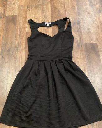 Abito strutturato con cut out a cuore