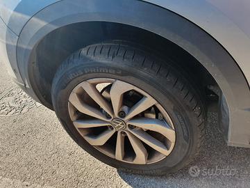 4 PNEUMATICI ESTIVI USATI  16000 KM 215/55 R17 94V
