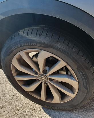 4 PNEUMATICI ESTIVI USATI  16000 KM 215/55 R17 94V