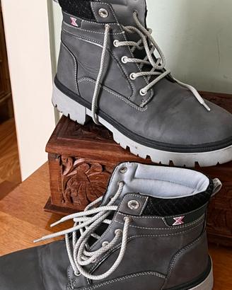 Stivaletti stringato