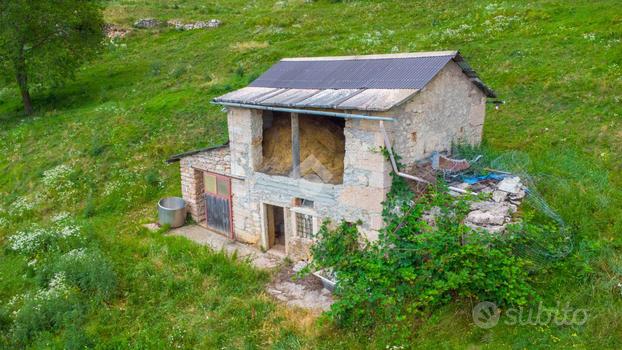 RUSTICO A BOSCO CHIESANUOVA