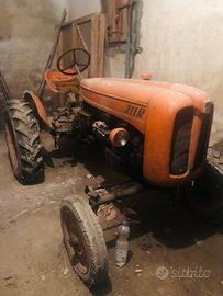 Trattore vintage fiat 211r