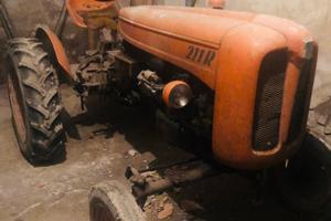 Trattore vintage fiat 211r