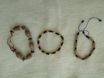Bracciali in corda e legno e bigiotteria