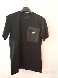 T-shirt nera