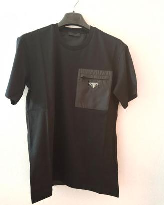 T-shirt nera