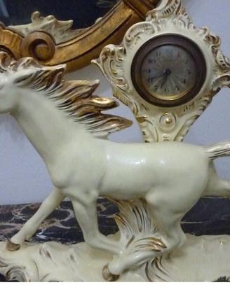 CAVALLO PORCELLANA CON OROLOGIO MECCANICO KAISER
