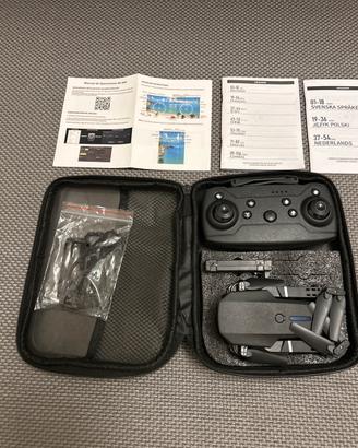 Drone con fotocamera e telecomando