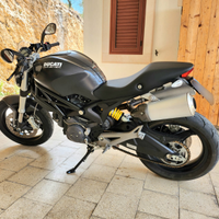 Ducati Monster 696